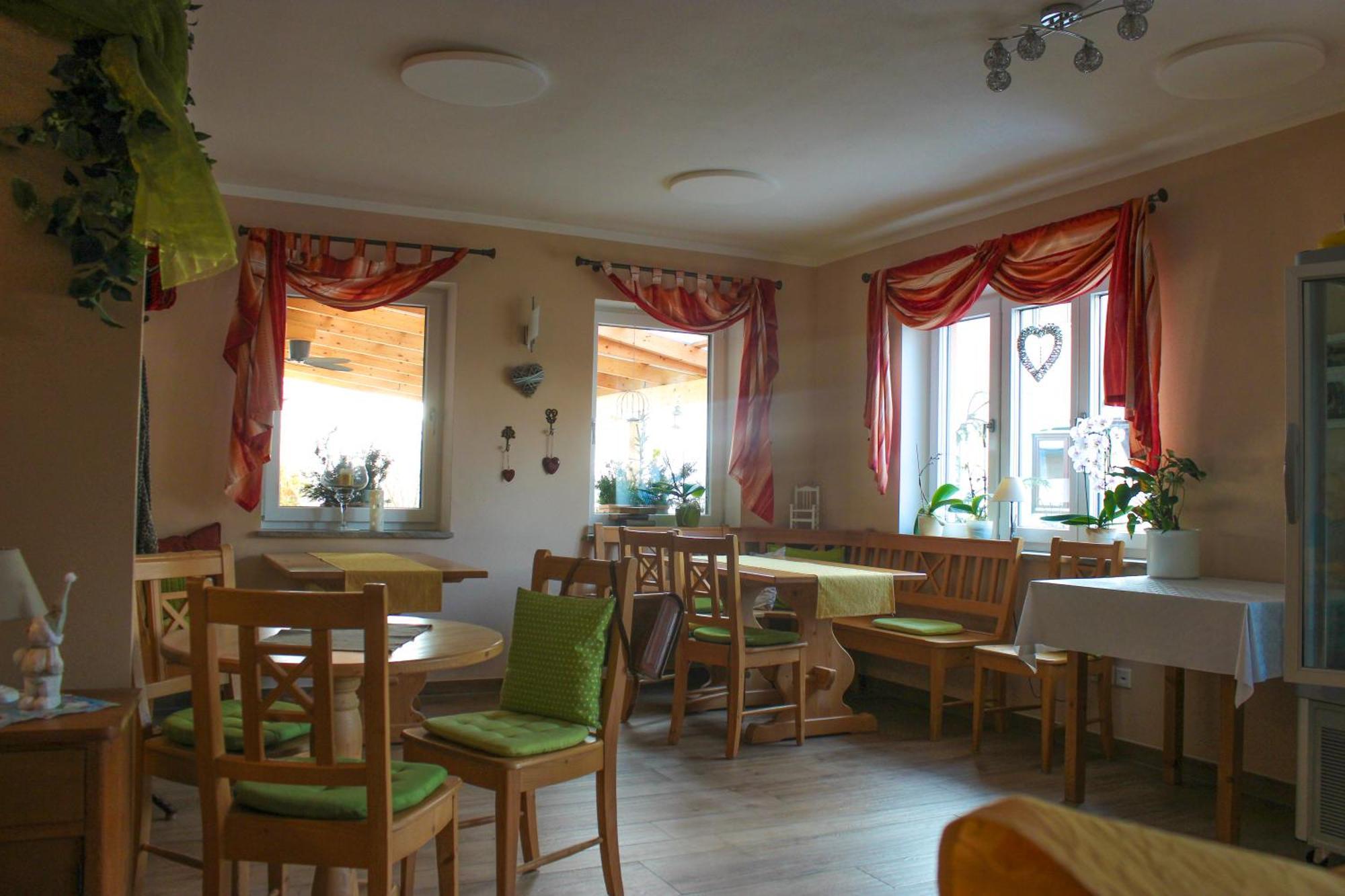 אכינג Wirtsberg Pension & Cafe מראה חיצוני תמונה